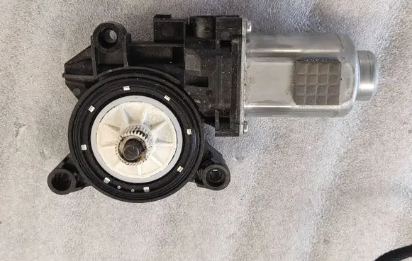 Hyundai Ioniq Front door window regulator motor 83450G2000 402837A1