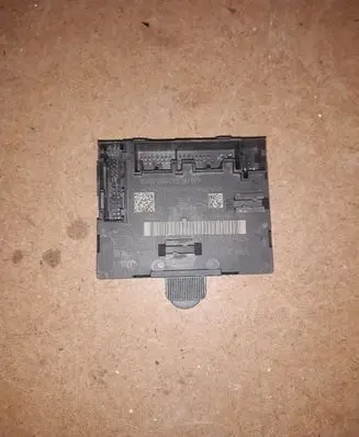 Volkswagen PASSAT B8 Door control unit/module 5Q0959593E