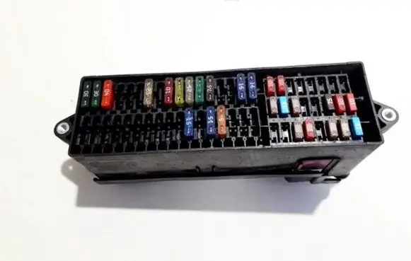 Volkswagen Touran I Fuse box set 0522387646 2110-7106-e50