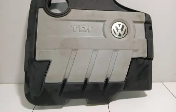 Volkswagen PASSAT B6 Engine cover (trim)