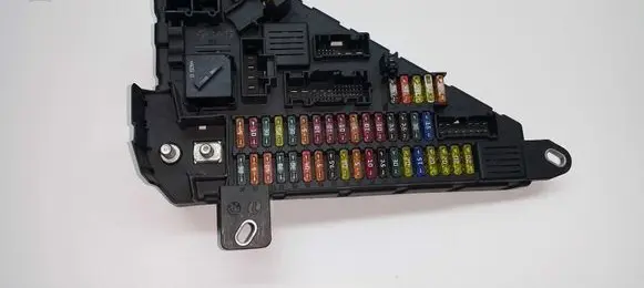 BMW 5 E60 E61 Fuse module 6906618 690661805 906619