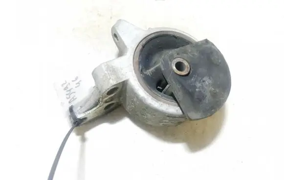 Nissan Almera Engine mount bracket