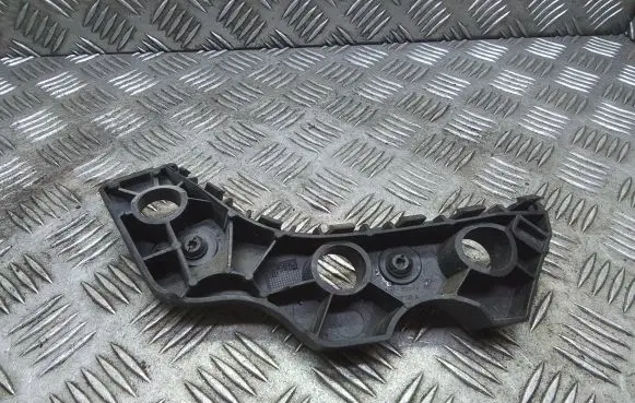 Front bumper mounting bracket