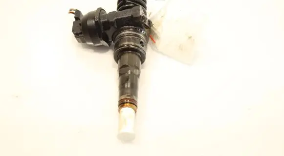 Audi A6 S6 C5 4B Fuel injector