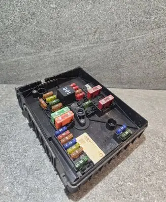 Volkswagen Golf VI Fuse box set 1K0937125D