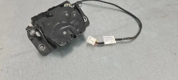 Loading door lock
