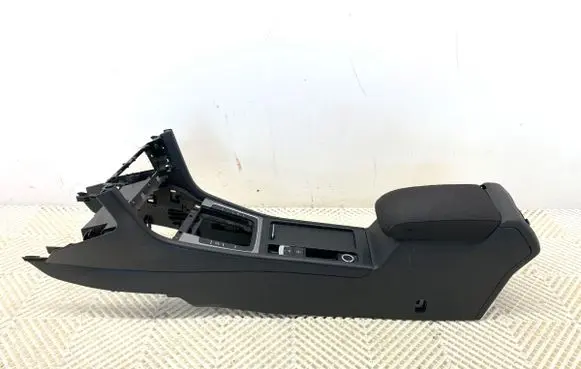 Volkswagen Golf VII Center console