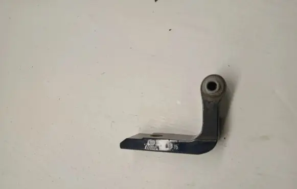 BMW 7 G11 G12 Rear door lower hinge 7333094