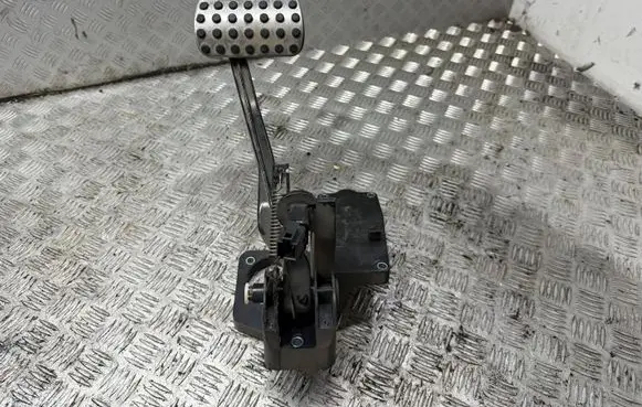 Mercedes-Benz B W245 Brake pedal A1692902801