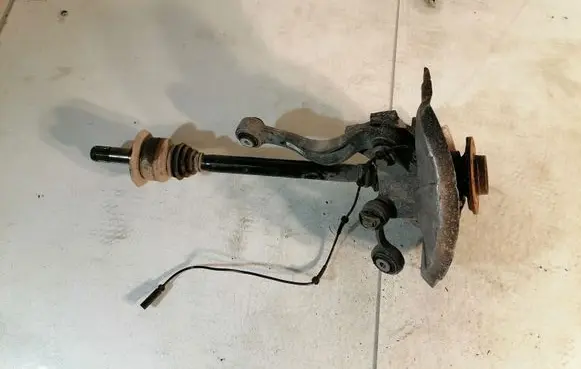 Rear wheel hub spindle/knuckle