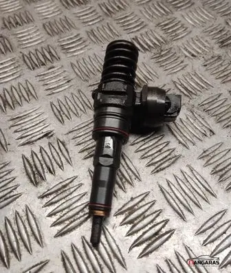 Volkswagen Golf IV Fuel injector 038130073am
