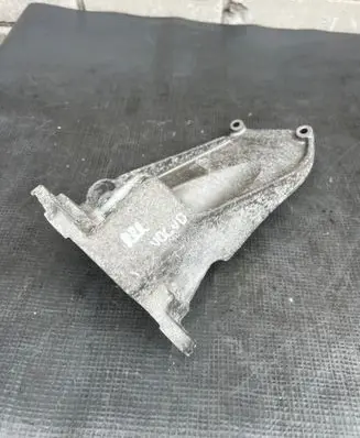 Volvo S90, V90 Engine mounting bracket 31370633