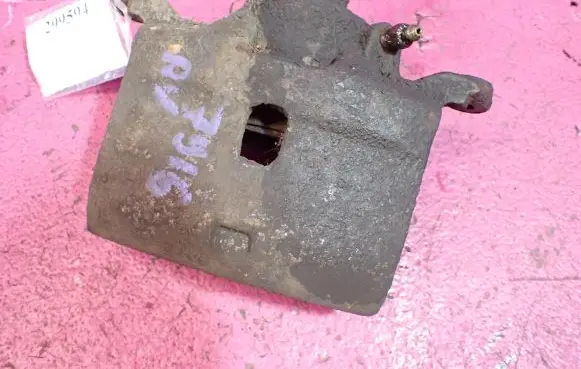 Honda CR-V Front brake caliper