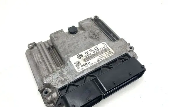 Volkswagen Golf VI Engine control unit/module 03C906016 0261S04390