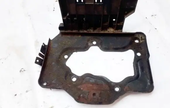 Battery box tray