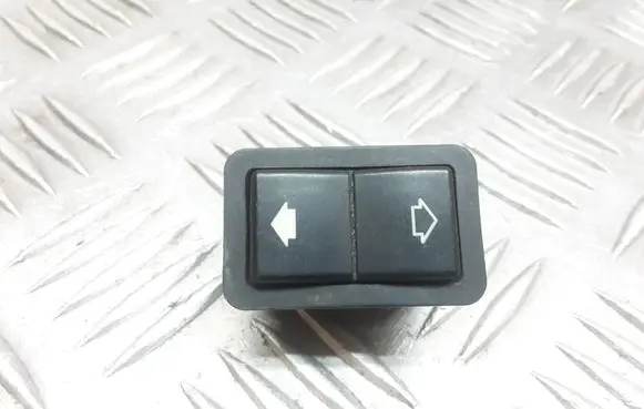 BMW 5 E39 Electric window control switch 8368974