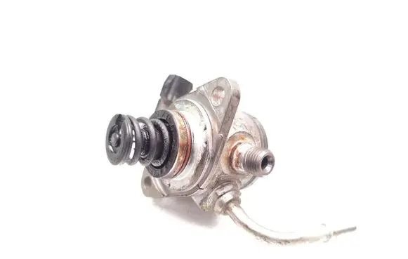 Volvo V40 Fuel injection high pressure pump 31392104