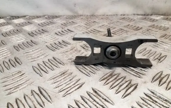 Skoda Superb B8 (3V) Fuel Injector clamp holder
