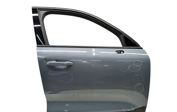 Volvo XC40 Front door