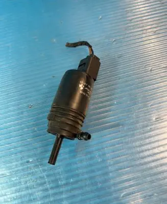 BMW 1 E81 E87 Windscreen/windshield washer pump 7199567 23537610