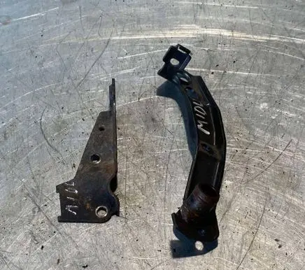 Mercedes-Benz C AMG W202 Engine mounting bracket