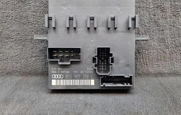 Audi A4 S4 B7 8E 8H Comfort/convenience module 8E0907279L