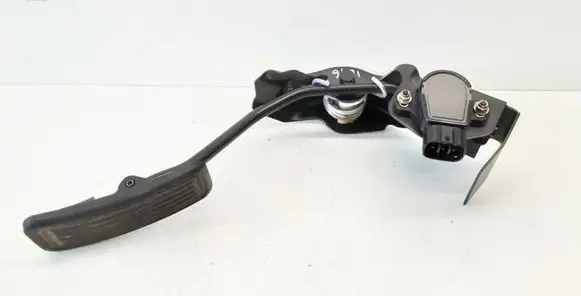 Toyota Avensis T250 Accelerator throttle pedal B5217