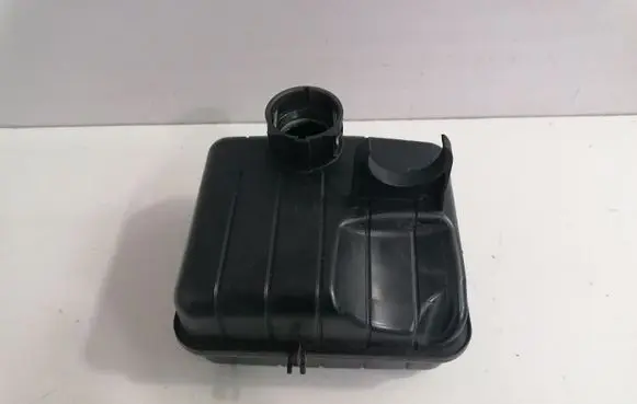 BMW 5 F10 F11 Intake resonator 8512249