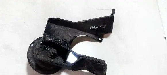 Opel Omega B1 Engine mounting bracket