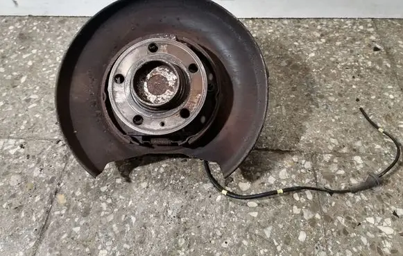 Volvo V70 Rear wheel hub 9200824