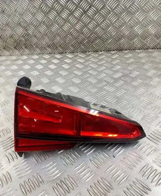 Tailgate rear/tail lights