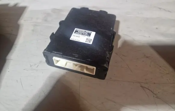 Toyota Prius+ (ZVW40) Comfort/convenience module 8953512011
