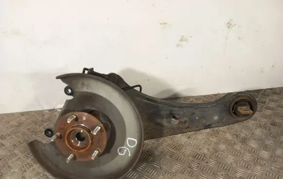 Rear wheel hub