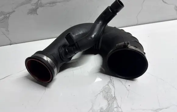 Mercedes-Benz E W211 Turbo air intake inlet pipe/hose A6480940197