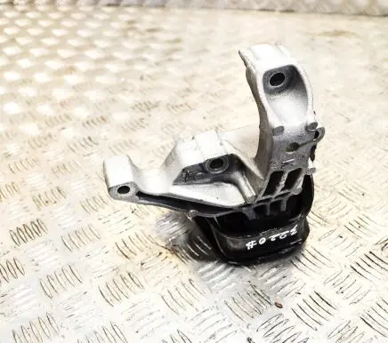 Nissan Qashqai Engine mount bracket