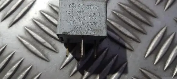Volkswagen Golf IV Other relay 141951253b 20240072