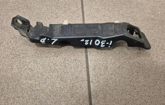 Hyundai i30 Front bumper mounting bracket 86515A6000