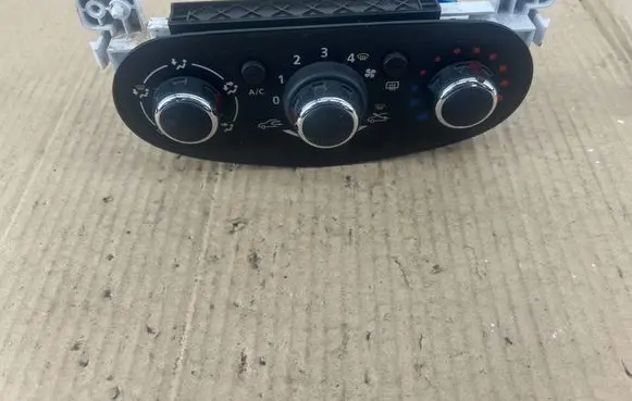 Dacia Duster Climate control unit N110122G L1S10015 AL160404L
