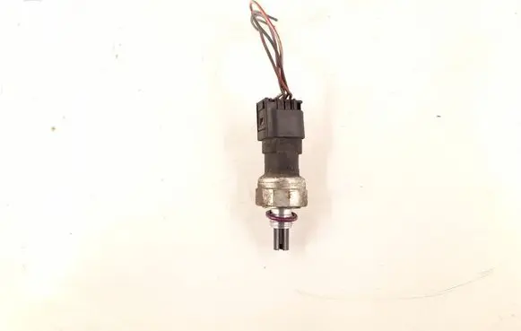 Mercedes-Benz E W211 Air conditioning (A/C) pressure sensor 2038300472 A2038300472