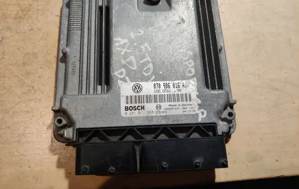 Volkswagen Transporter - Caravelle T5 Engine control unit/module 0281011568 070906016AJ