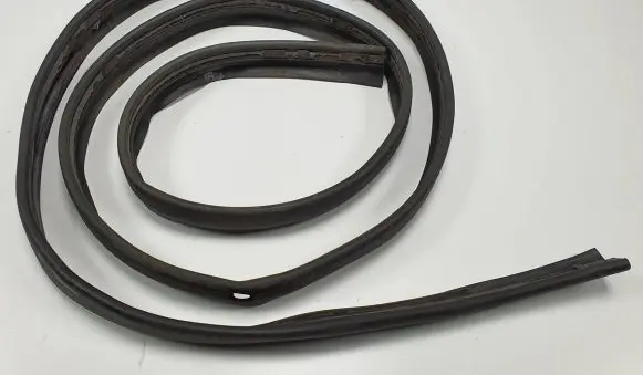Aston Martin Rapide Front door rubber seal AD43-F25325-A