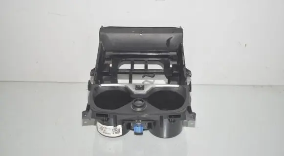 BMW 1 F40 Cup holder front 6834298 7951771 51167951771