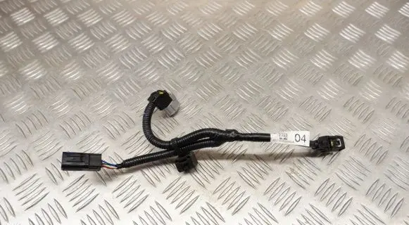 Toyota Yaris XP210 Fuel injector wires 82219K0040