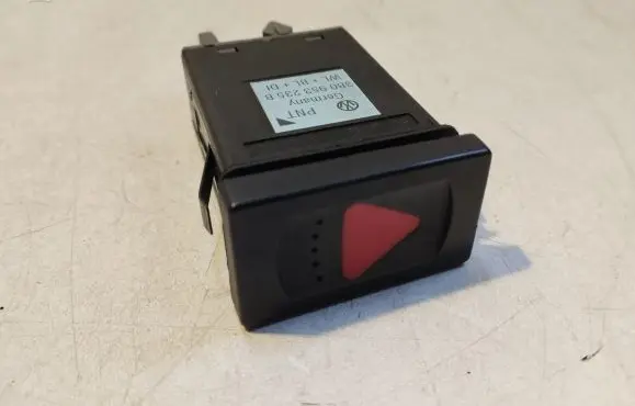 Volkswagen PASSAT B5 Hazard light switch 3B0953235B