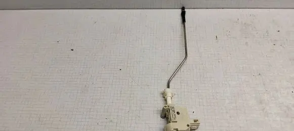 Volkswagen PASSAT B6 Central locking motor 3C0810773 89300