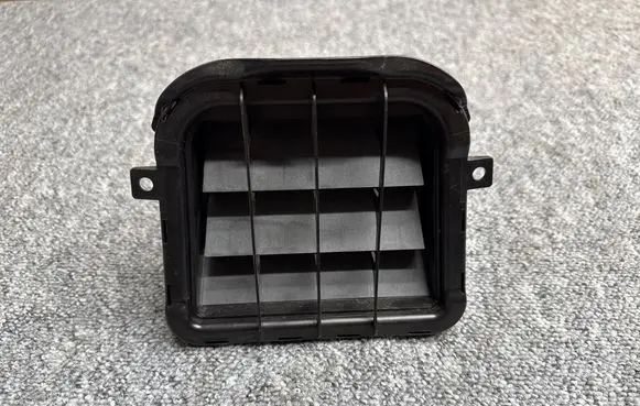 Quarter panel pressure vent