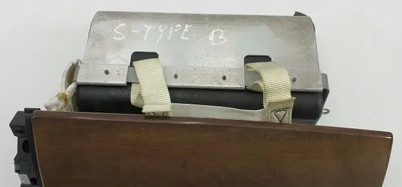 Jaguar S-Type Passenger airbag 2R83F044A74AD