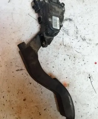 Volkswagen PASSAT B5 Accelerator throttle pedal 8D1721523 6PV00777007