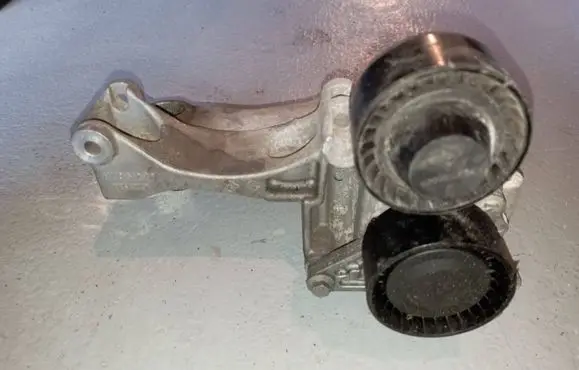 Nissan Qashqai Generator/alternator bracket 11710512AR