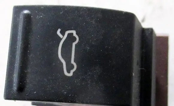Volkswagen PASSAT B7 Tailgate opening switch 3AA959831